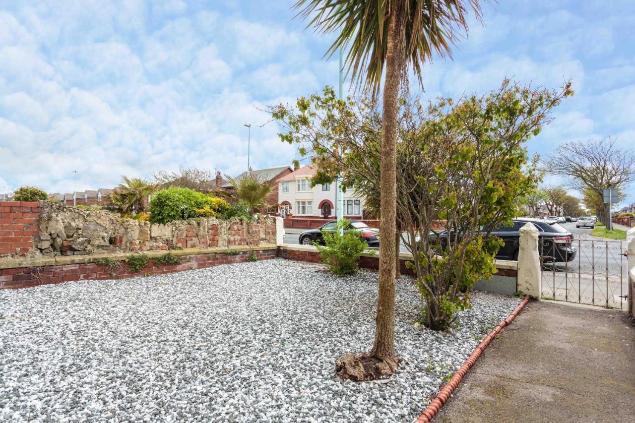 Cherry Property - Cherry Suite Blackpool Bagian luar foto
